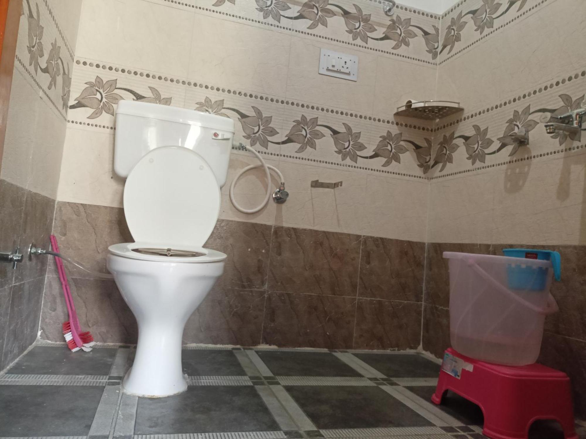 Tirthan Hilltop Home Stay Banjār المظهر الخارجي الصورة