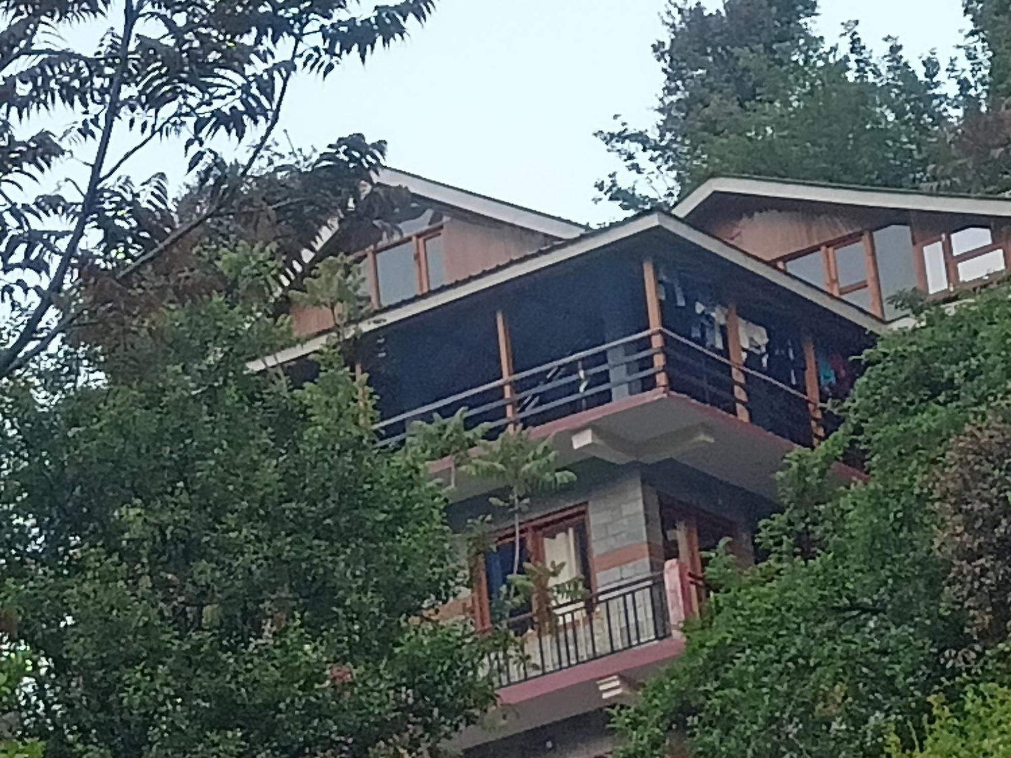 Tirthan Hilltop Home Stay Banjār المظهر الخارجي الصورة