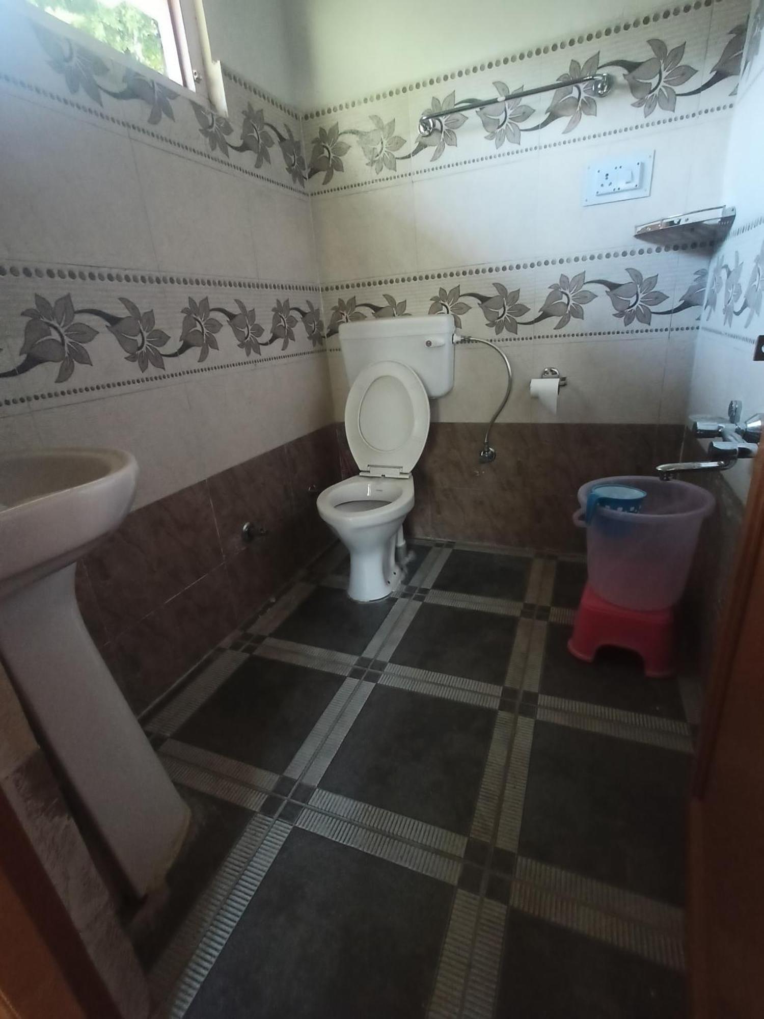 Tirthan Hilltop Home Stay Banjār المظهر الخارجي الصورة