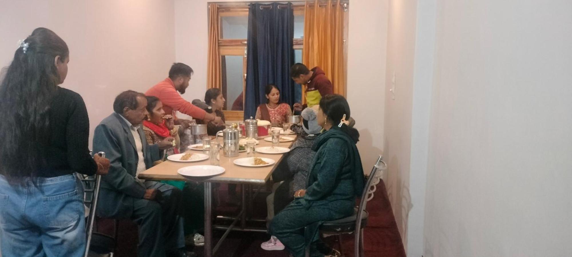Tirthan Hilltop Home Stay Banjār المظهر الخارجي الصورة